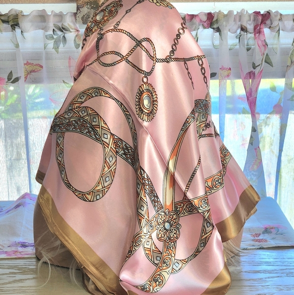 Stunning Head Scarf or Shoulder Wrap TAKE A LOOK! - Picture 2 of 7